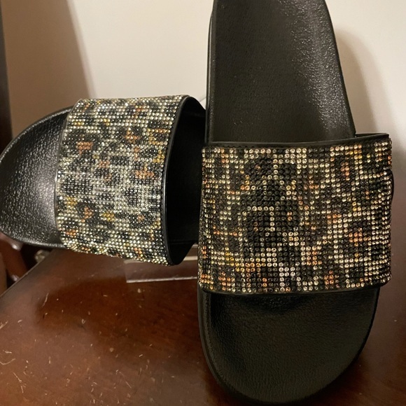 Slides with rubber bottoms - Picture 2 of 4